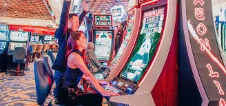 Diagram fitur bonus Ways of the Qilin termasuk free spins dan multiplier